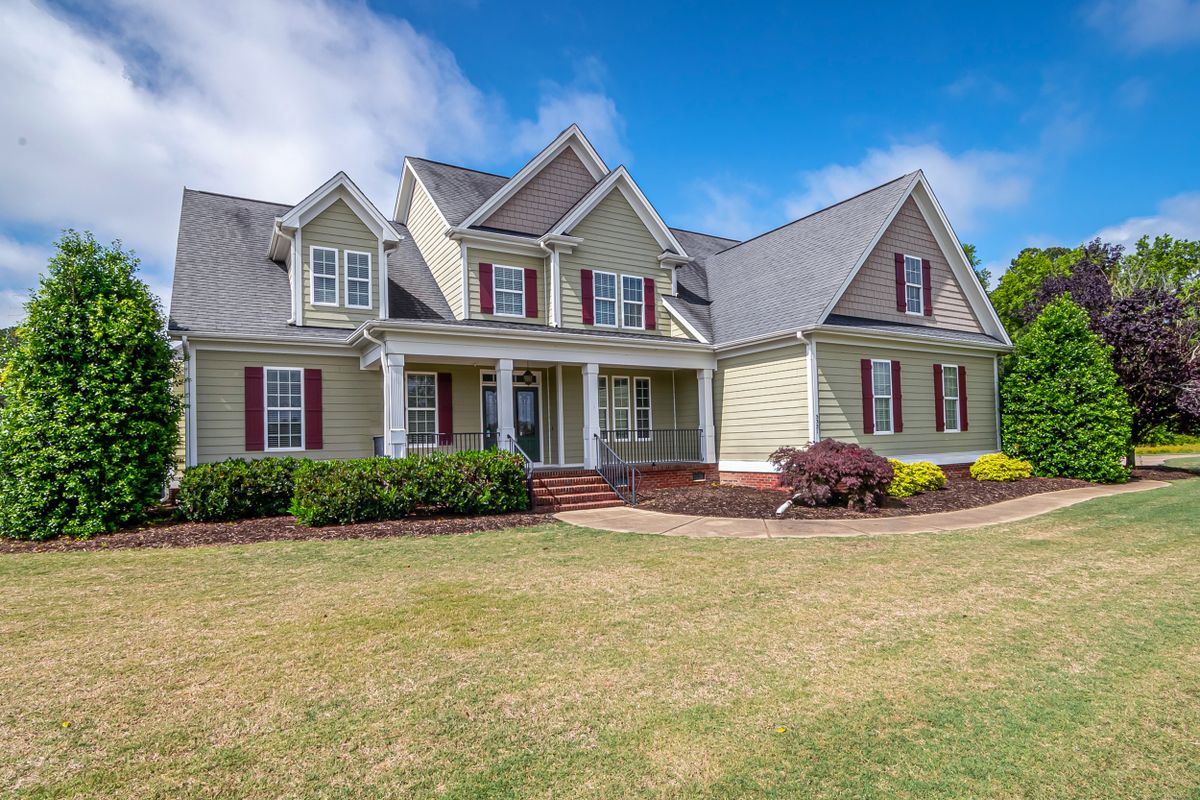 Detached single-story house with a gray asphalt-shingle roof