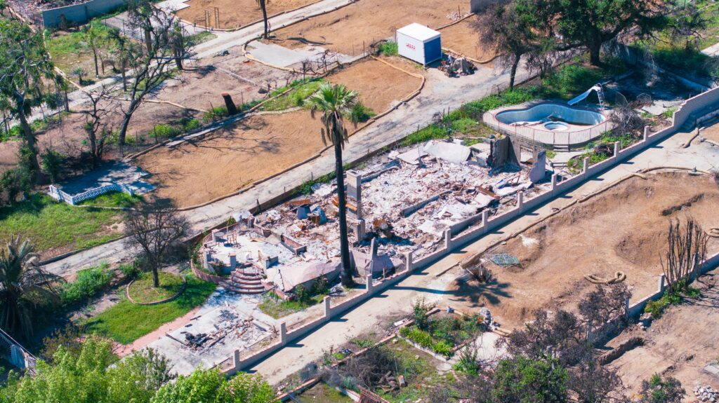 Wildfire aftermath in Altadena, California, photographed by Keysi Estrada. Not identified as a State Farm insured property or a property named in the lawsuit.